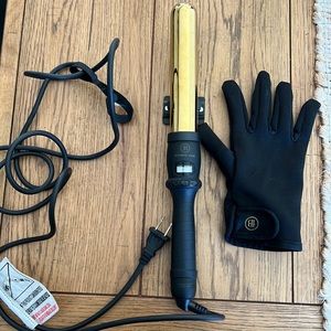 Bombay Hair Wand with glove and stand